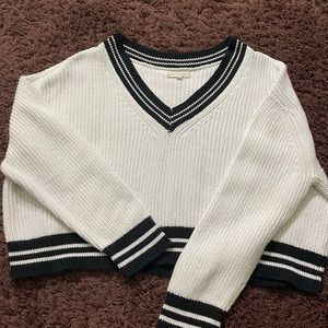 Pacsun crpped black and white sweater